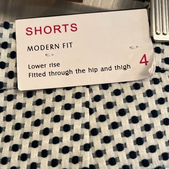 Dalia Collection brand size 4 modern fit low rise shorts- NWT - Picture 4 of 6